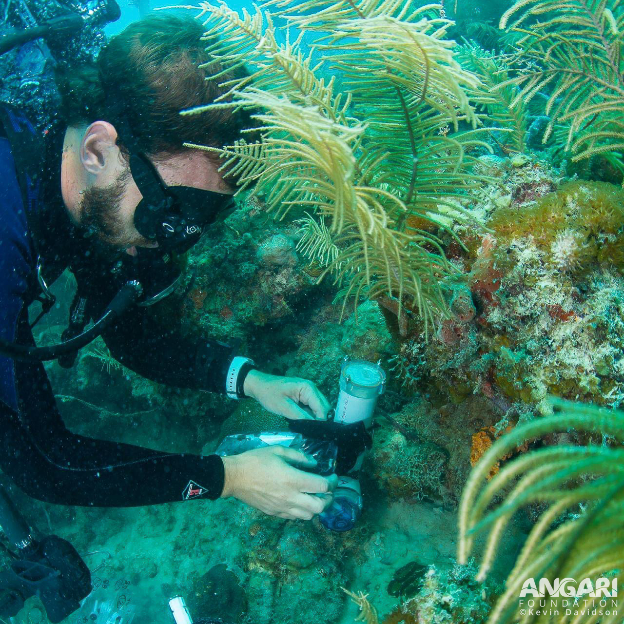 Setting up a SAS on Expedition 16 with R/V ANGARI in Dry Tortugas. PC: Kevin Davidson