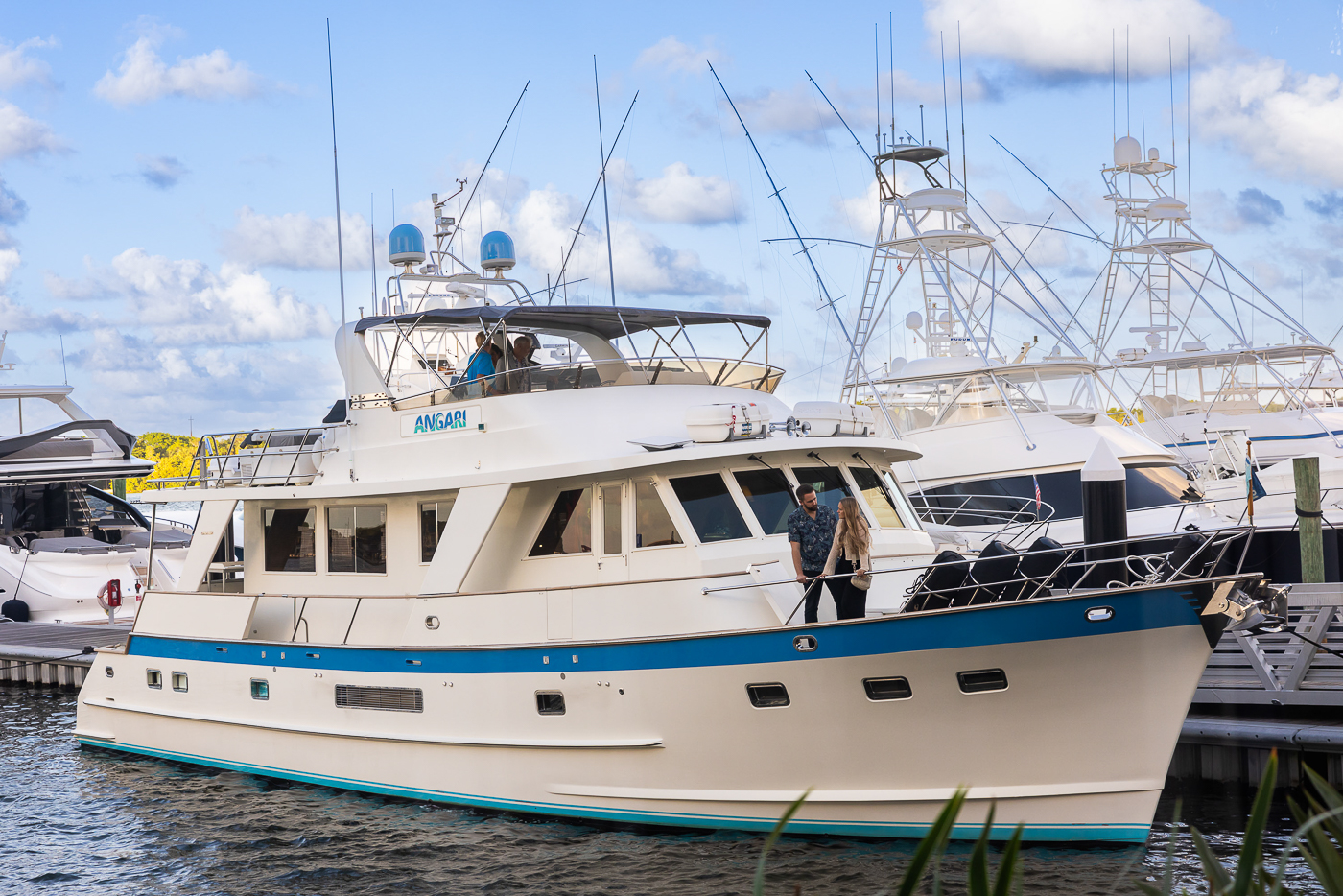 R/V ANGARI