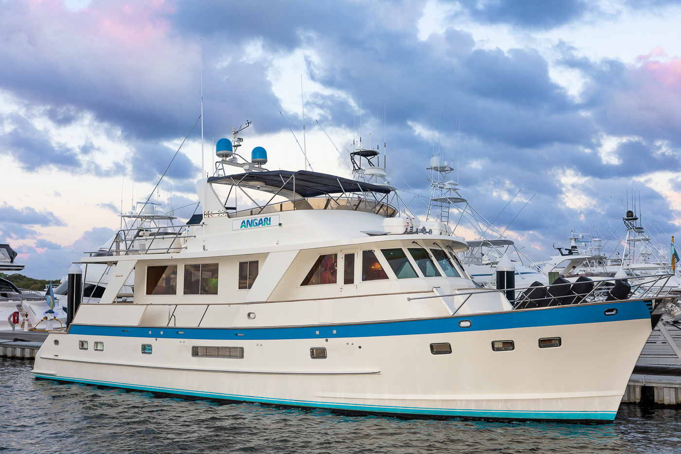 R/V ANGARI